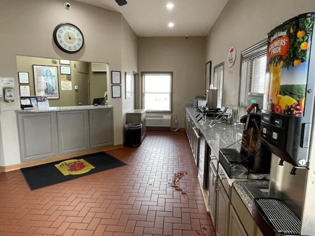 Super 8 By Wyndham Alton Motel Luaran gambar